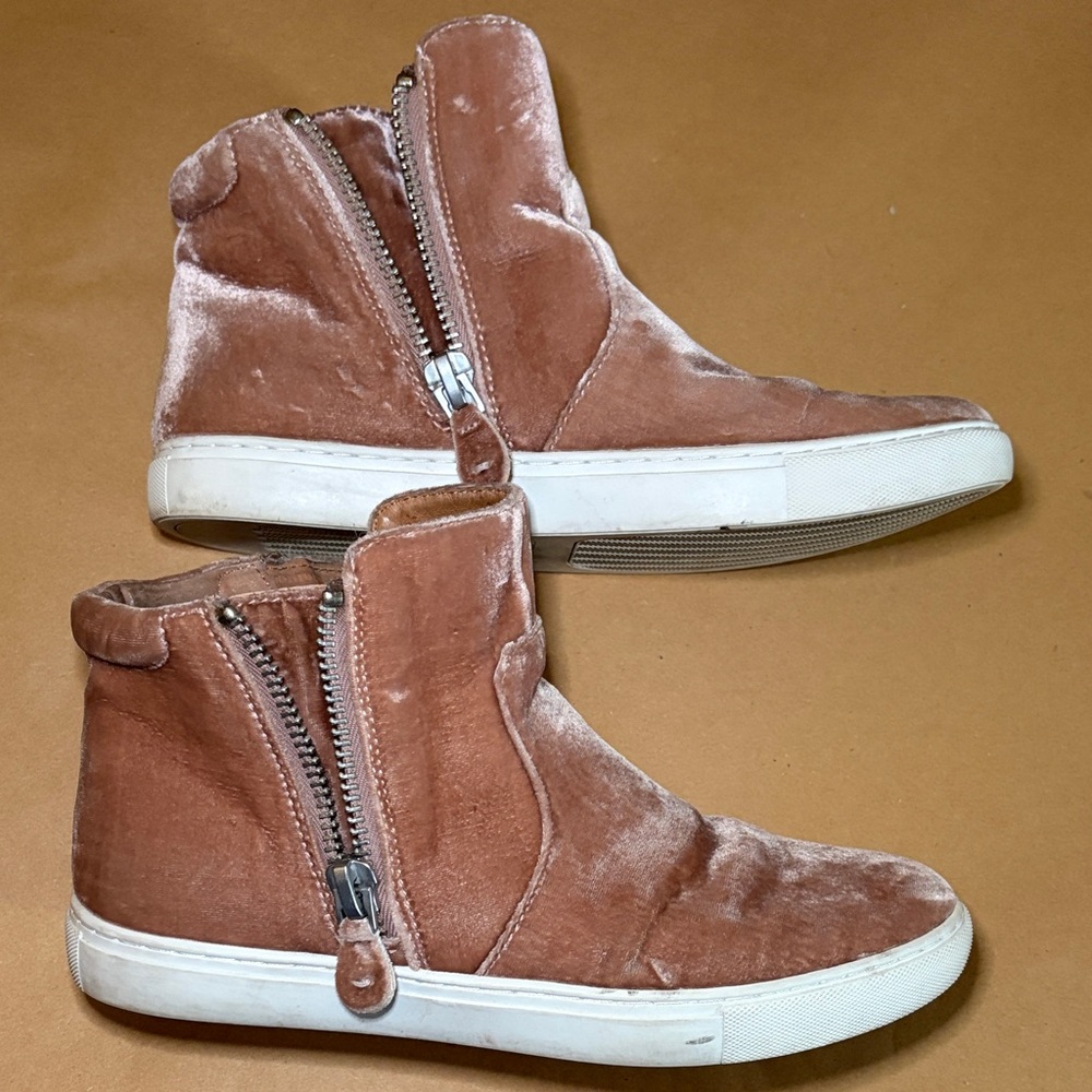 Kenneth Cole pink Velvet slip on high top sneakers with zippers. size 8.5 EUC.